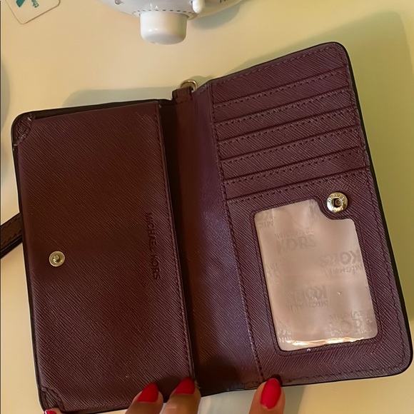 Michael Kors wallet/phone wristlet - Picture 5 of 7